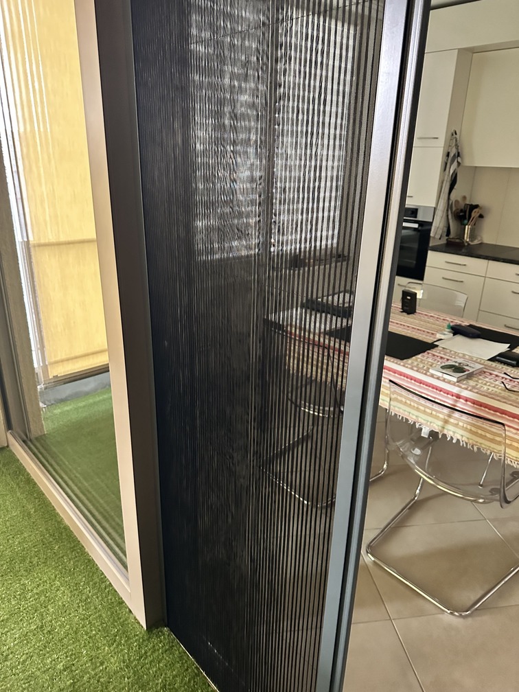 Moustiquaires sur mesure pour fenêtres et portes